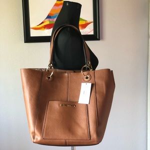 🔥🔥FREE SHIPPING- Steve Madden Bwilde tote 2 in 1
